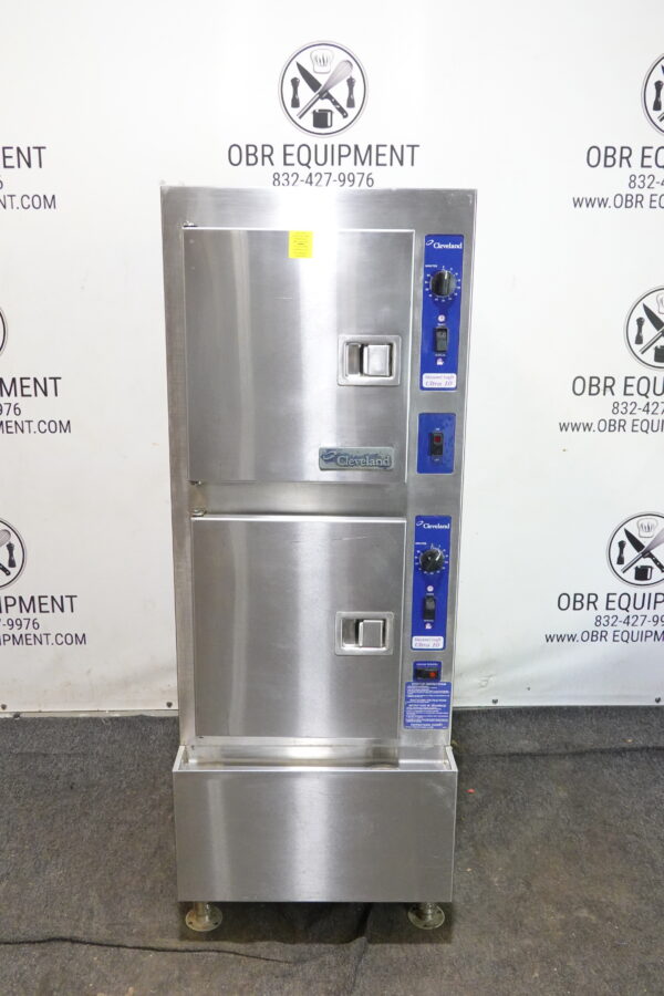 CLEVELAND 10 PAN DOUBLE STACKED NATURAL GAS CONVECTION STEAMER MODEL 24CGA10.2