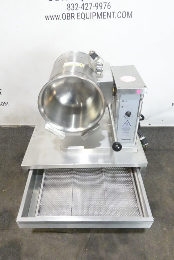 CLEVELAND 3 GAL ELECTRIC TILTING STEAM JACKETED KETTLE MODEL KET-3-T - Image 6