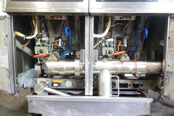 PITCO THREE BAY NATURAL GAS (50 LBS CAPACITY PER BAY) FRYER WITH FILTRATION SYSTEM MODEL SSH55 - Image 7