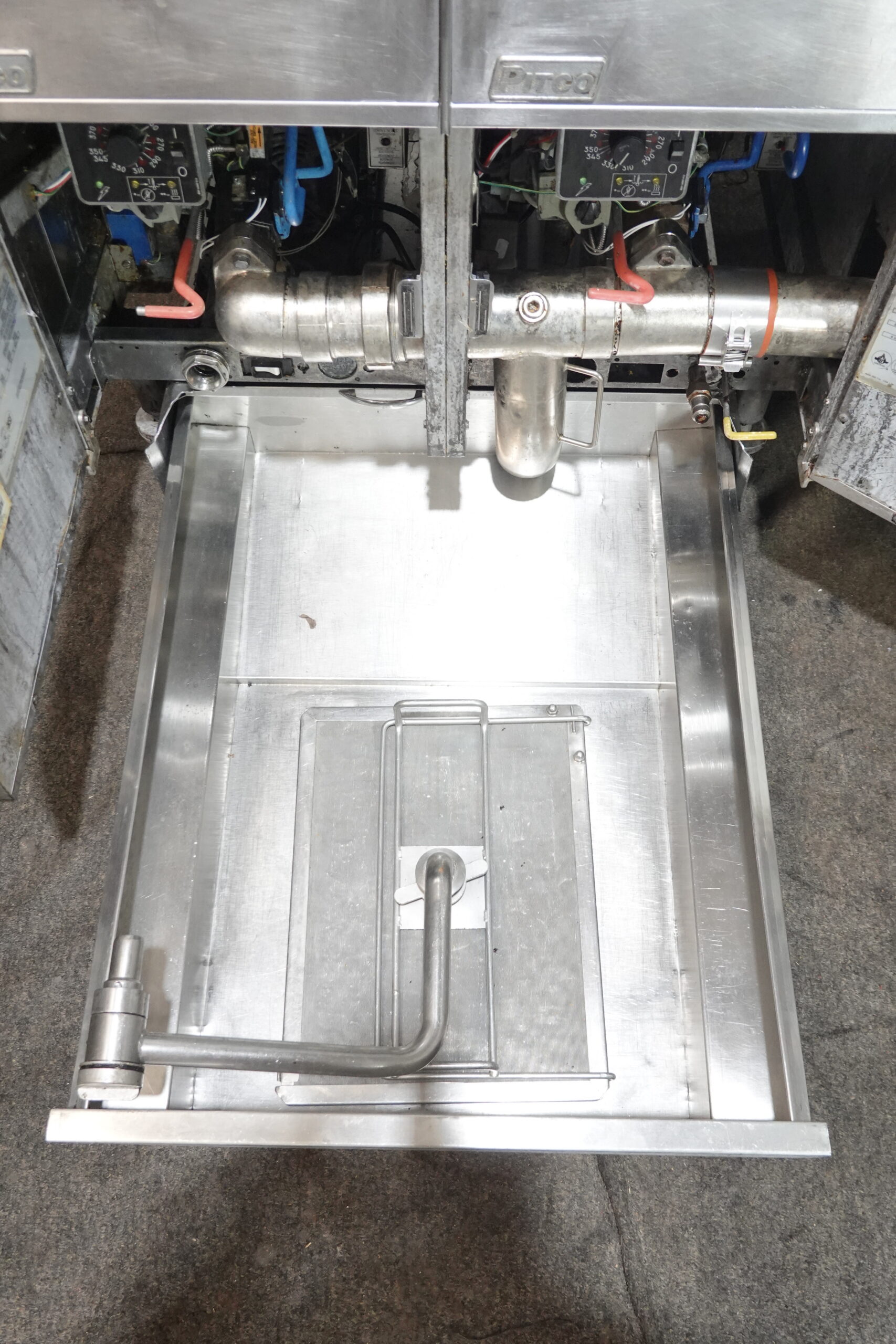 2013 PITCO THREE BAY NATURAL GAS (50 LBS CAPACITY PER BAY) FRYER WITH FILTRATION SYSTEM MODEL SSH55 - Image 9