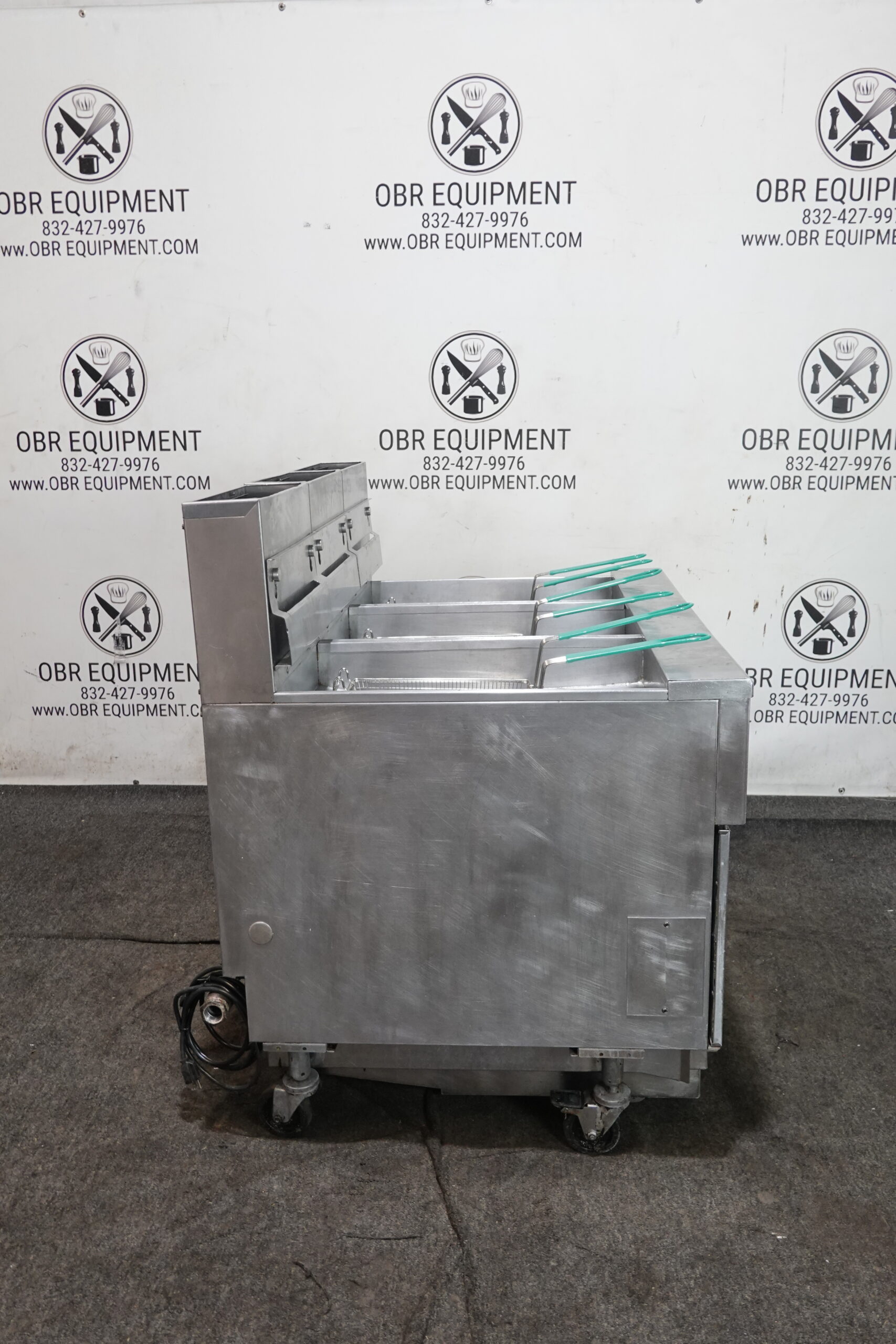 2013 PITCO THREE BAY NATURAL GAS (50 LBS CAPACITY PER BAY) FRYER WITH FILTRATION SYSTEM MODEL SSH55 - Image 6