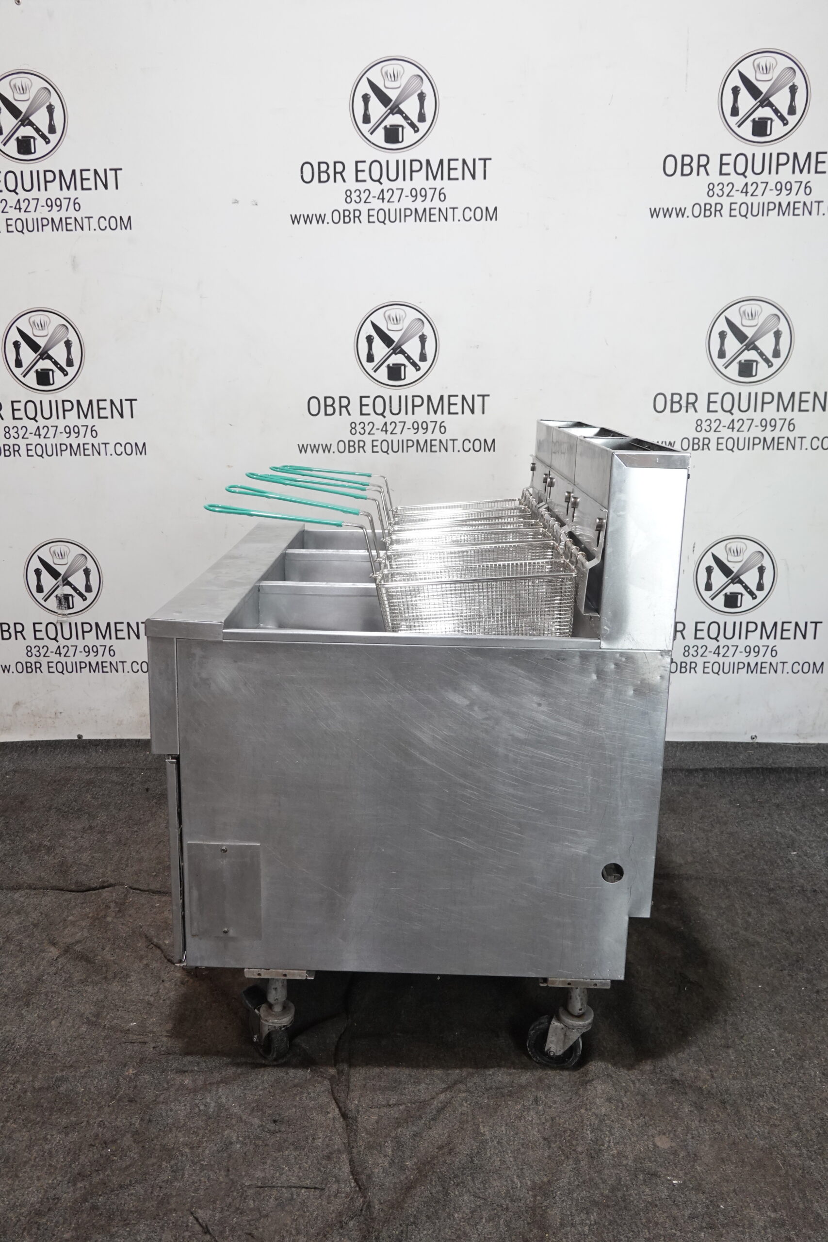 2013 PITCO THREE BAY NATURAL GAS (50 LBS CAPACITY PER BAY) FRYER WITH FILTRATION SYSTEM MODEL SSH55 - Image 4