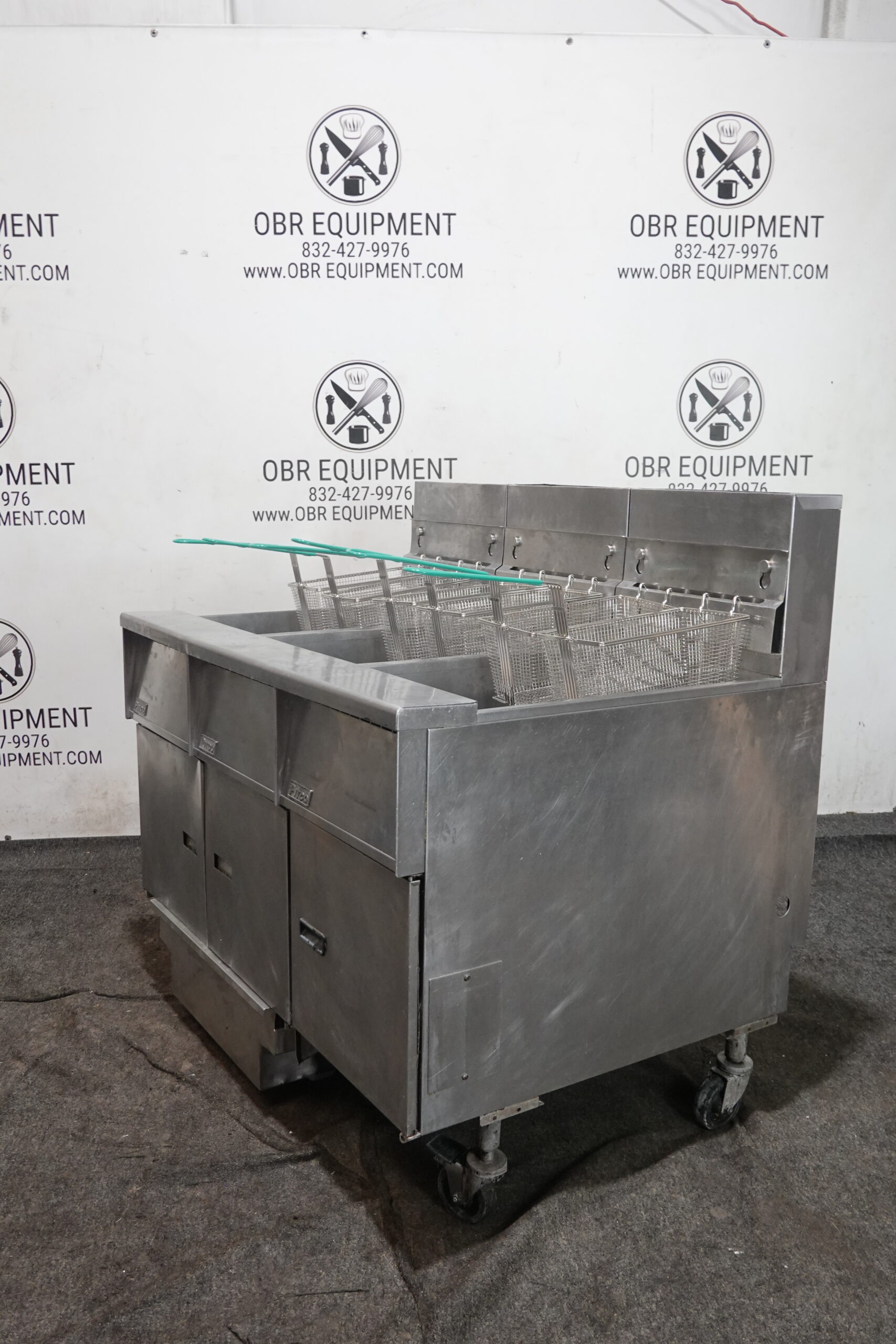 2013 PITCO THREE BAY NATURAL GAS (50 LBS CAPACITY PER BAY) FRYER WITH FILTRATION SYSTEM MODEL SSH55 - Image 3