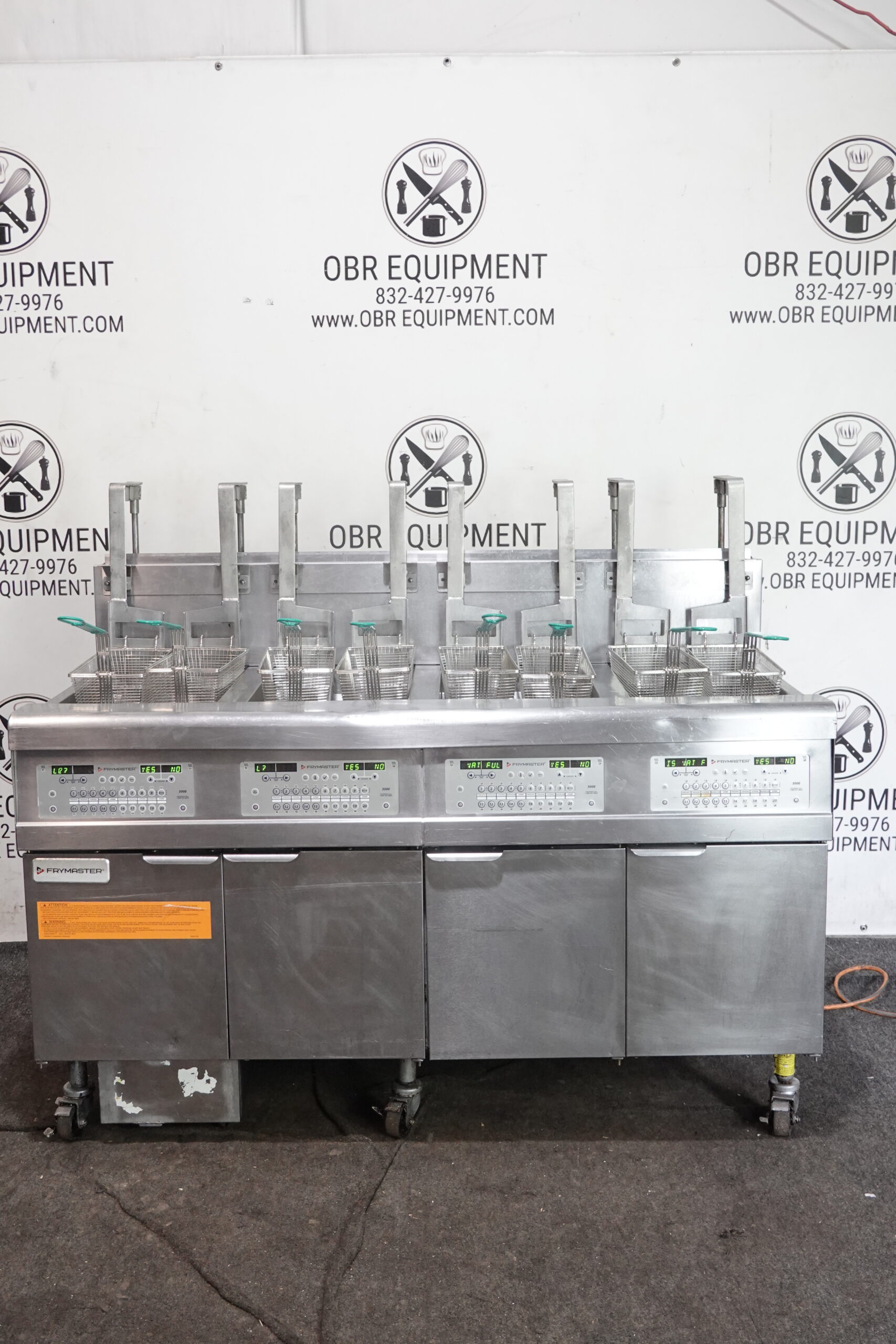 2020 FRYMASTER FOUR BAY NATURAL GAS (30 LBS CAPACITY PER BAY) FRYER WITH FILTRATION SYSTEM AND BASKET LIFTS MODEL FPGL430CA
