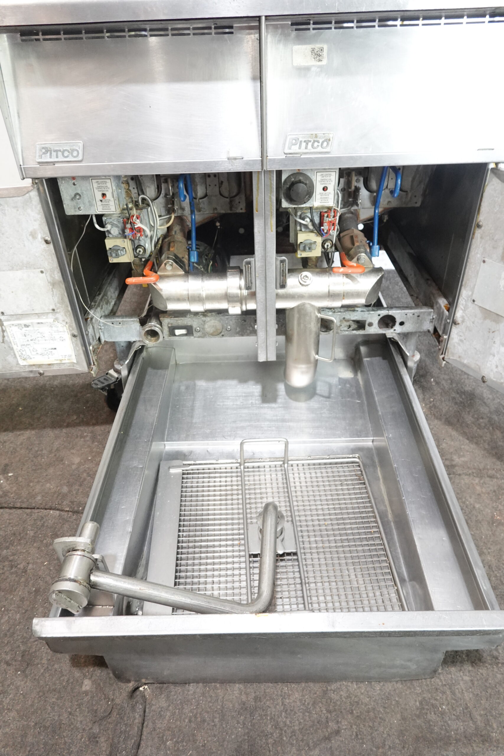 PITCO TWO BAY NATURAL GAS (40-50LBS CAPACITY PER BAY) FRYER WITH FILTRATION SYSTEM MODEL SGL14-S - Image 6
