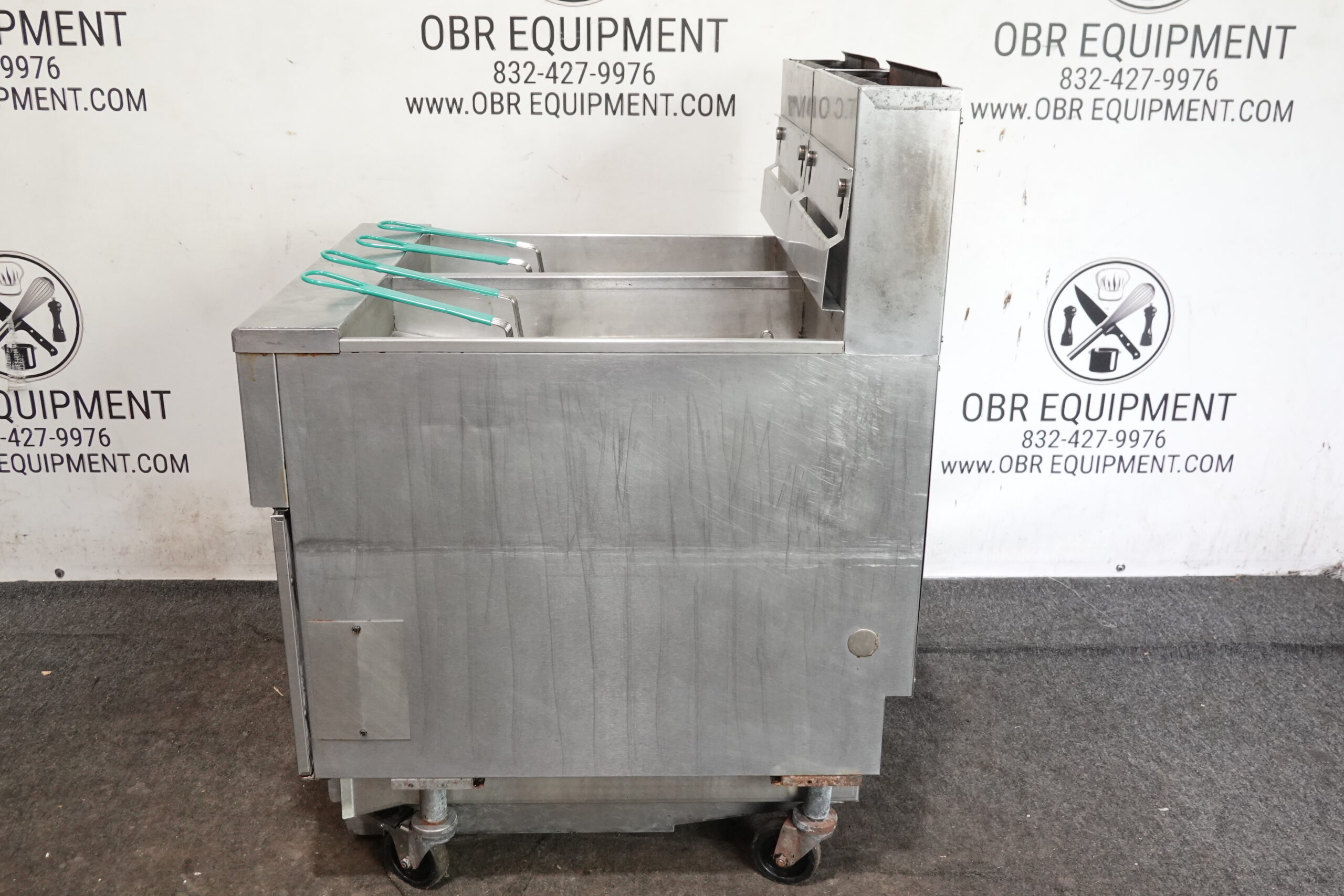 PITCO TWO BAY NATURAL GAS (40-50LBS CAPACITY PER BAY) FRYER WITH FILTRATION SYSTEM MODEL SGL14-S - Image 10