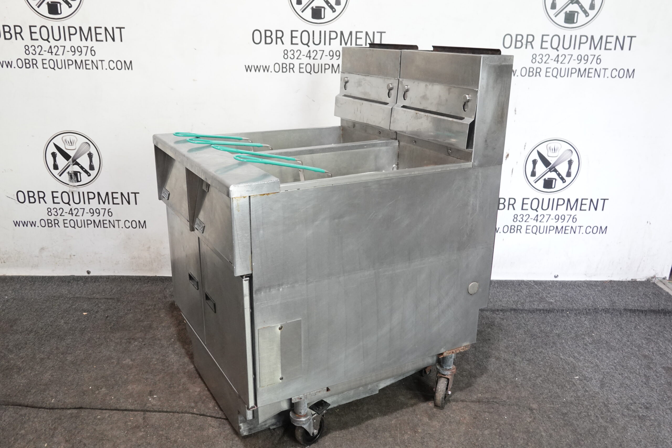 PITCO TWO BAY NATURAL GAS (40-50LBS CAPACITY PER BAY) FRYER WITH FILTRATION SYSTEM MODEL SGL14-S - Image 11