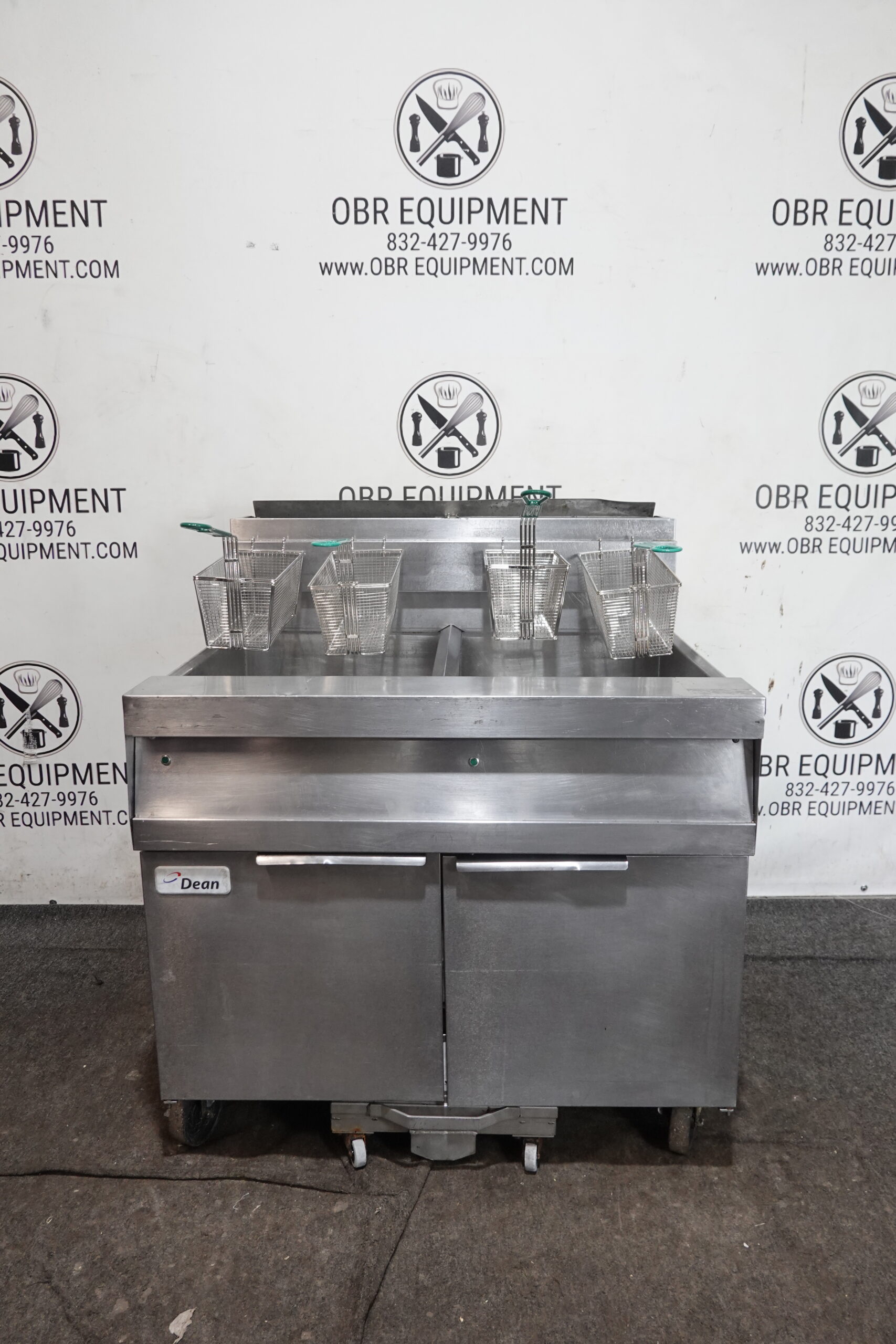 DEAN TWO BAY NATURAL GAS (75 LBS CAPACITY PER BAY) FRYER WITH FILTRATION SYSTEM MODEL SCFD260GNTS (Copy)