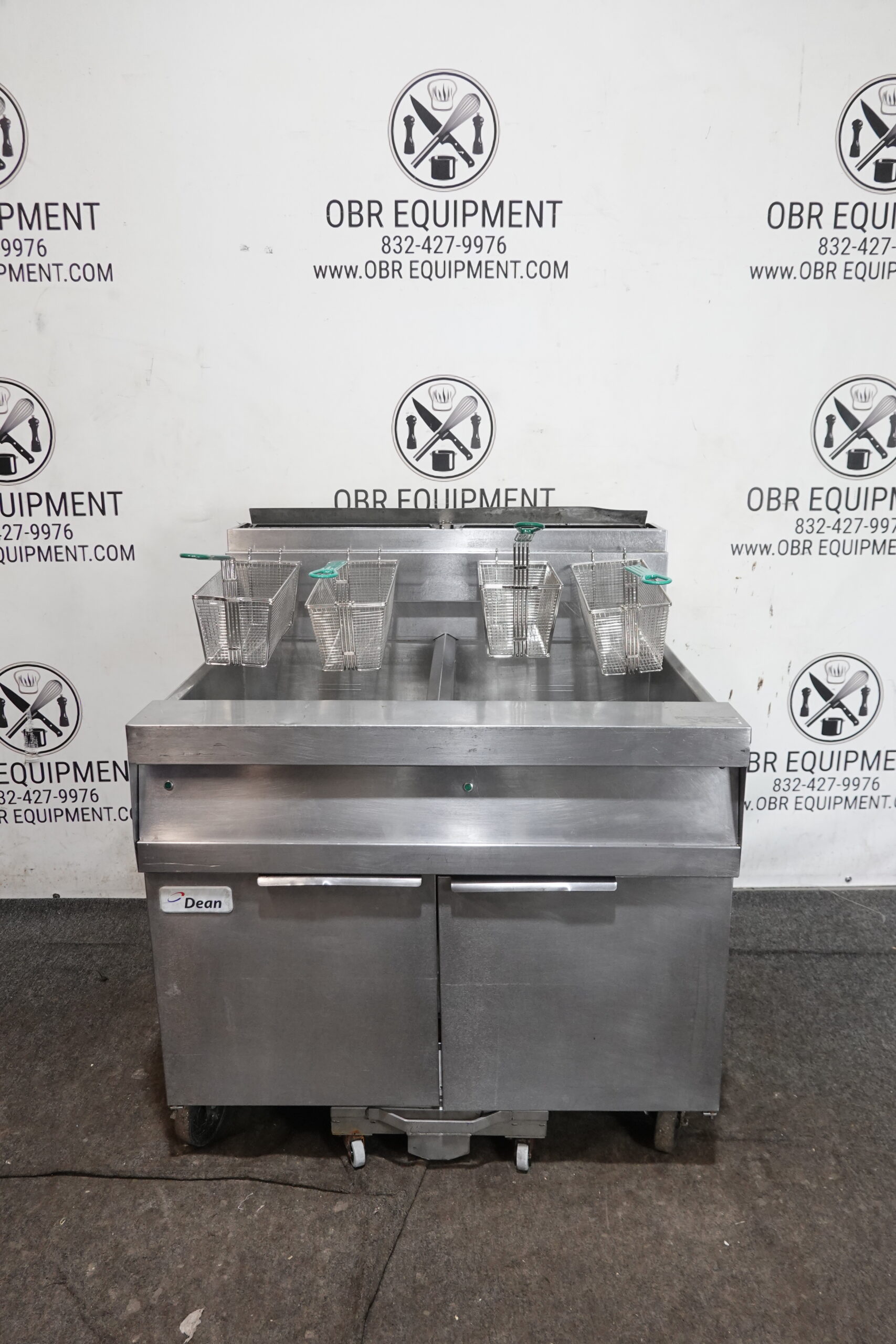 DEAN TWO BAY NATURAL GAS (75 LBS CAPACITY PER BAY) FRYER WITH FILTRATION SYSTEM MODEL SCFD260GNTS (Copy) - Image 2