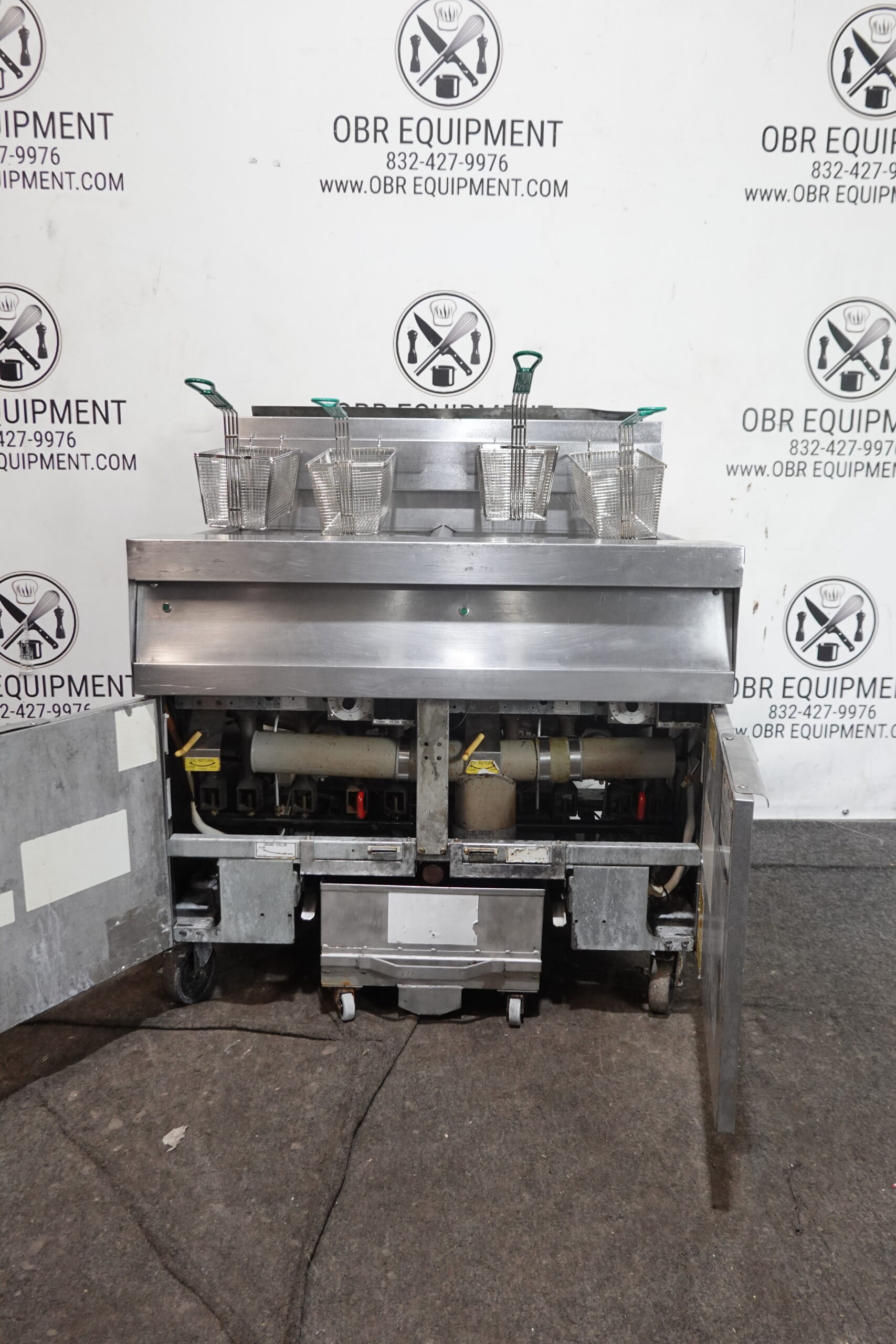 DEAN TWO BAY NATURAL GAS (75 LBS CAPACITY PER BAY) FRYER WITH FILTRATION SYSTEM MODEL SCFD260GNTS (Copy) - Image 4