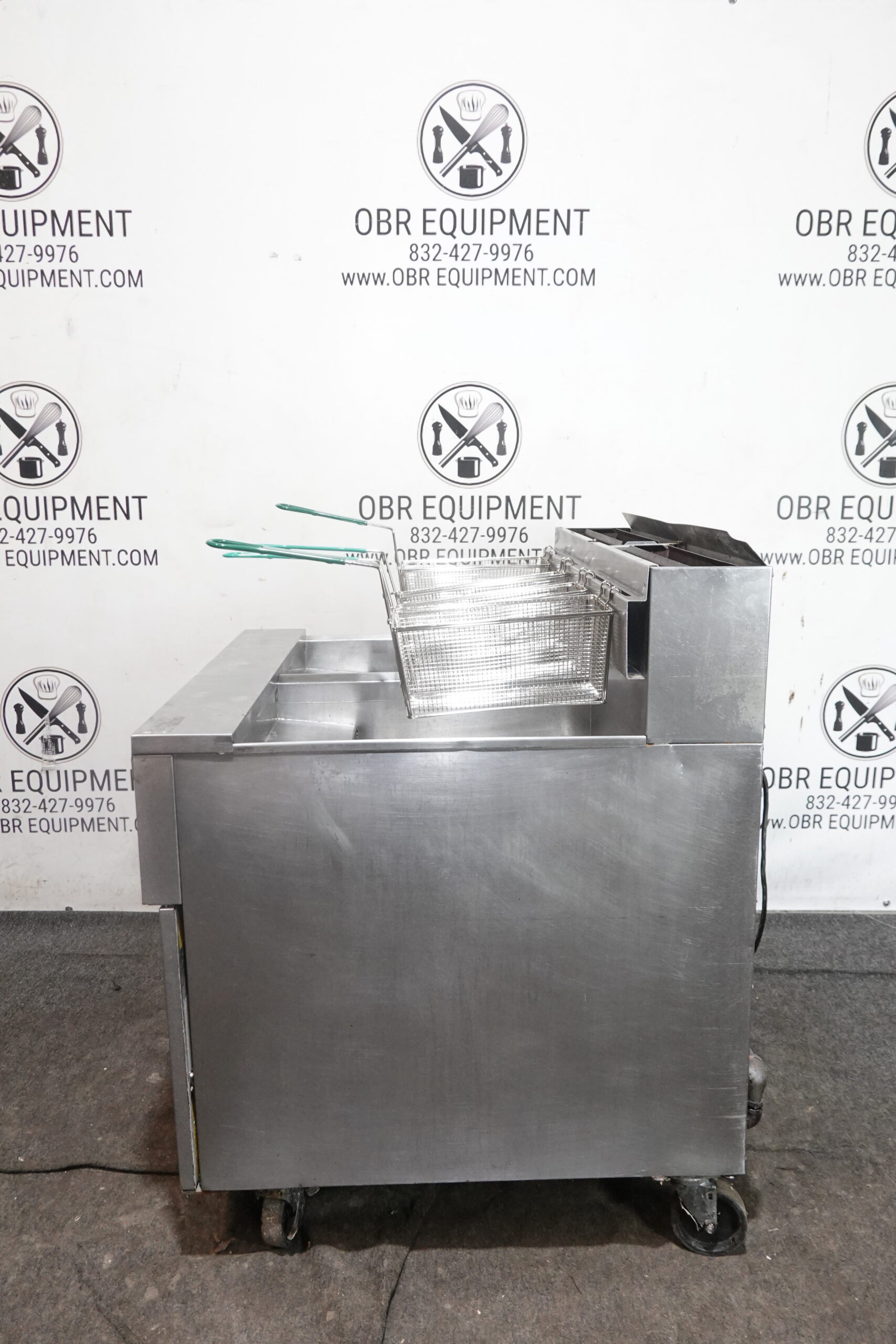 DEAN TWO BAY NATURAL GAS (75 LBS CAPACITY PER BAY) FRYER WITH FILTRATION SYSTEM MODEL SCFD260GNTS (Copy) - Image 11