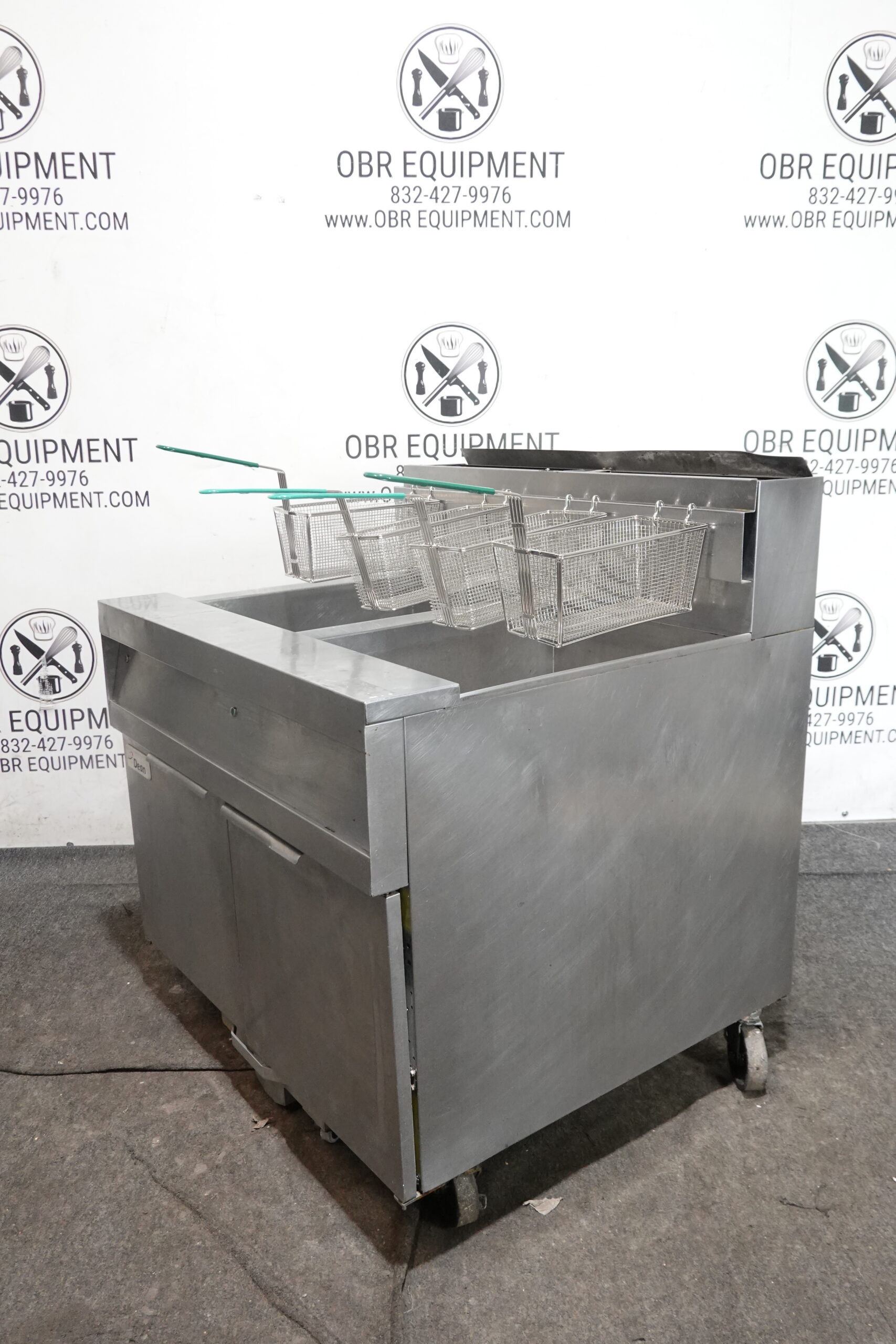 DEAN TWO BAY NATURAL GAS (75 LBS CAPACITY PER BAY) FRYER WITH FILTRATION SYSTEM MODEL SCFD260GNTS (Copy) - Image 12